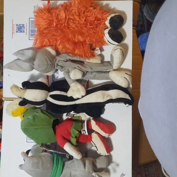 5-- WARNER BROTHERS  STUFFED CHARACTERS. - Picture 2 of 3